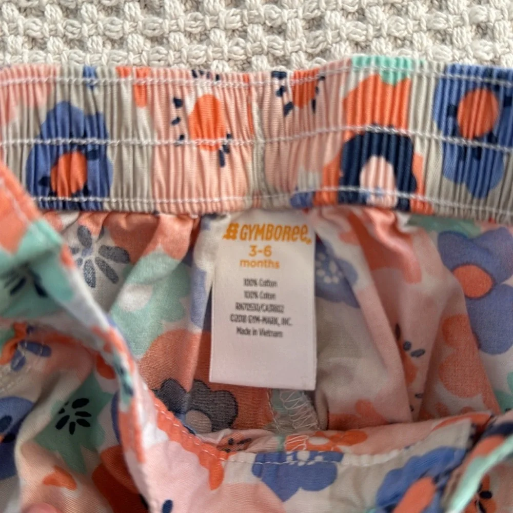 Gymboree baby girl 3-6 months (2 shorts)